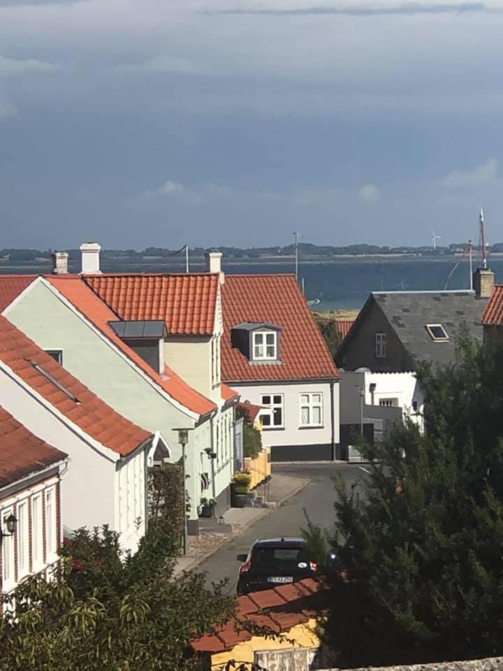 Den Lille Skole - Ferie Pa Aero I Marstal By - Vaerelser Hotel Buitenkant foto